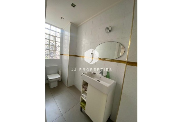 Segunda mano - Villa -
Torrevieja - Centro - Muelle Pesquero