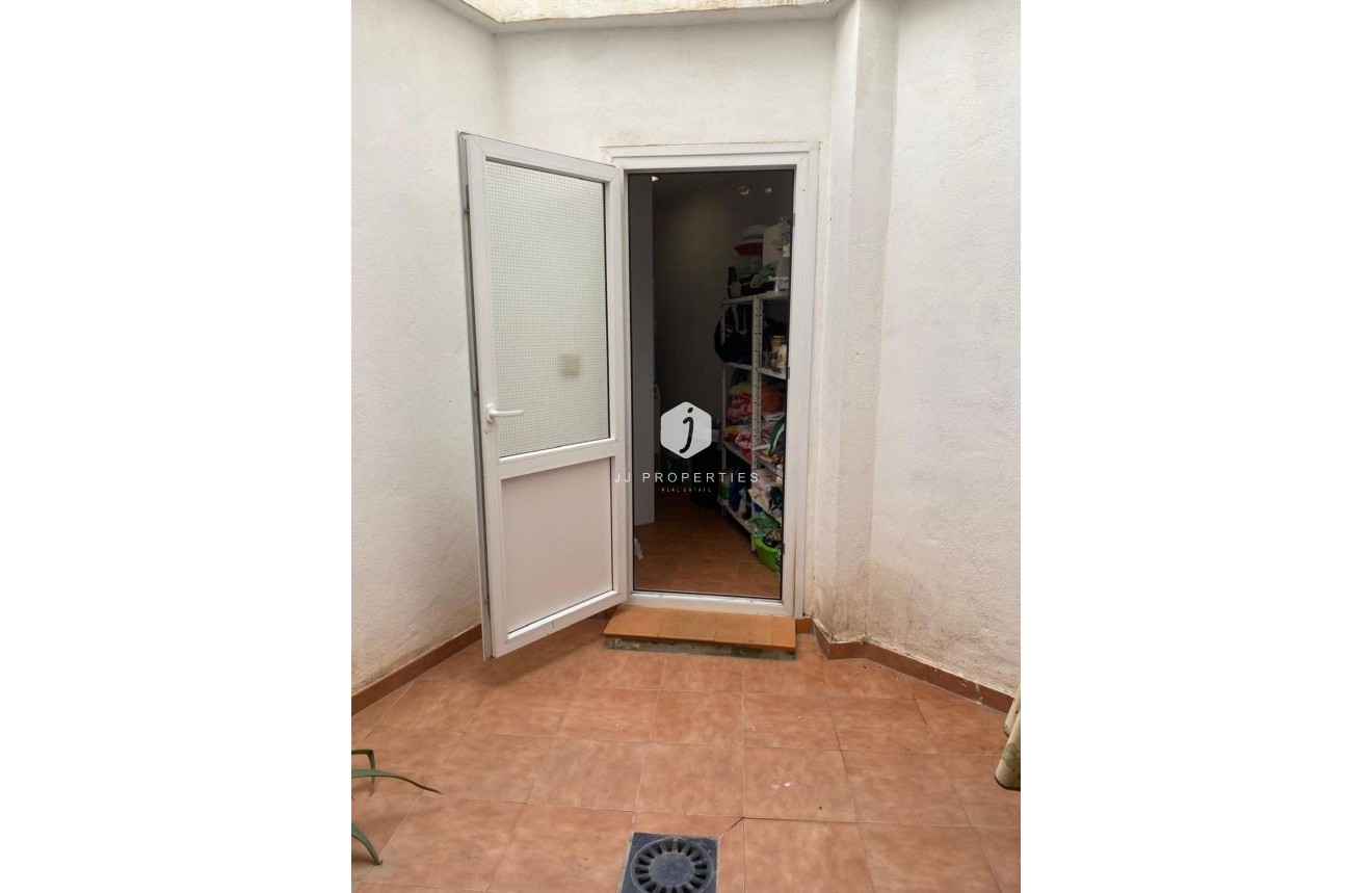 Segunda mano - Villa -
Torrevieja - Centro - Muelle Pesquero