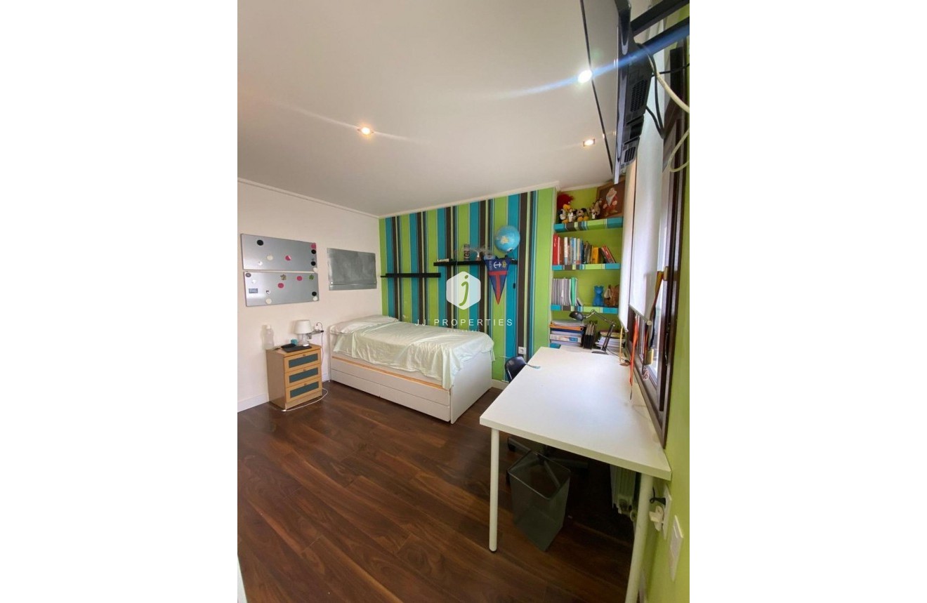 Segunda mano - Villa -
Torrevieja - Centro - Muelle Pesquero