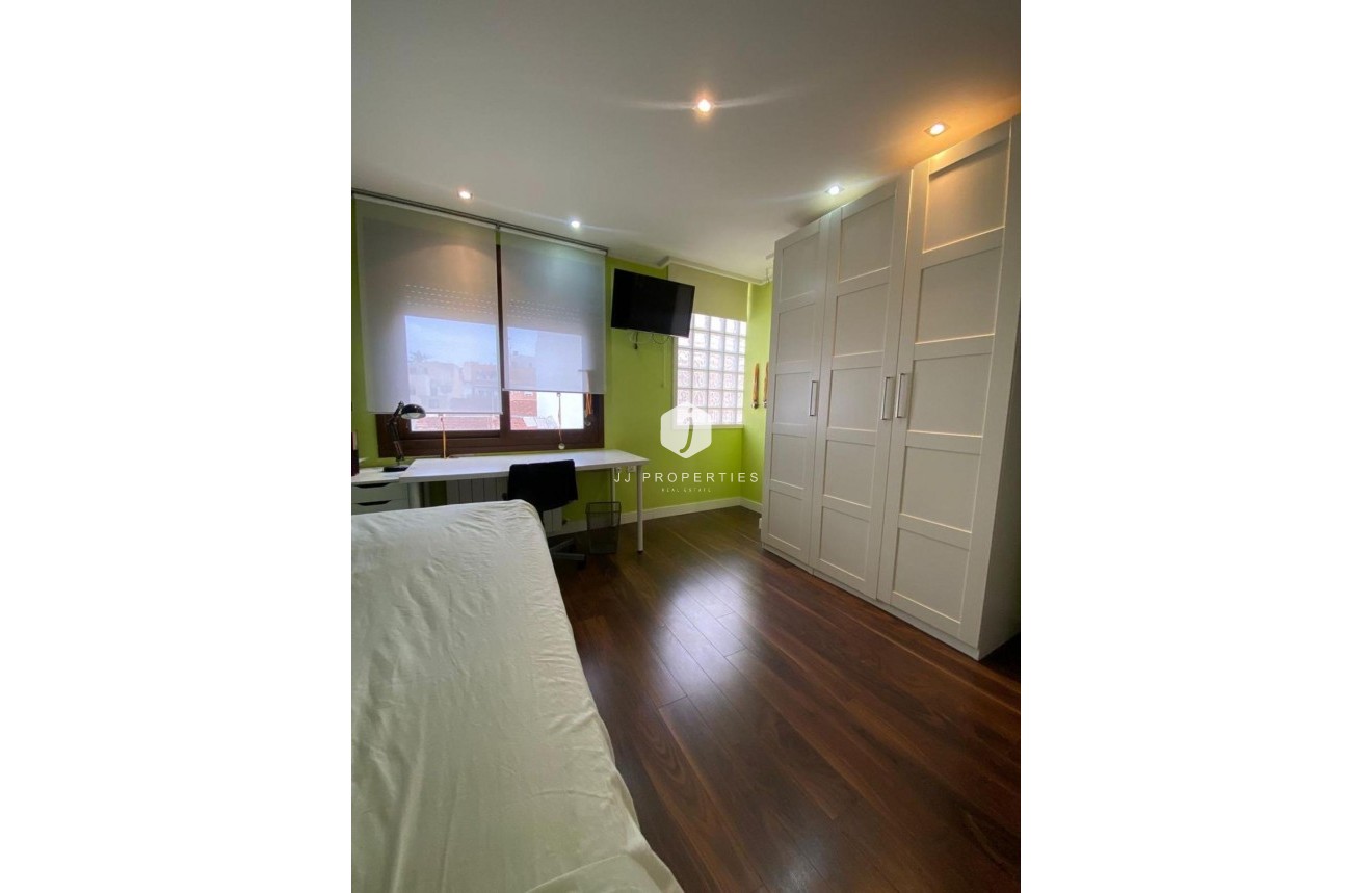 Segunda mano - Villa -
Torrevieja - Centro - Muelle Pesquero