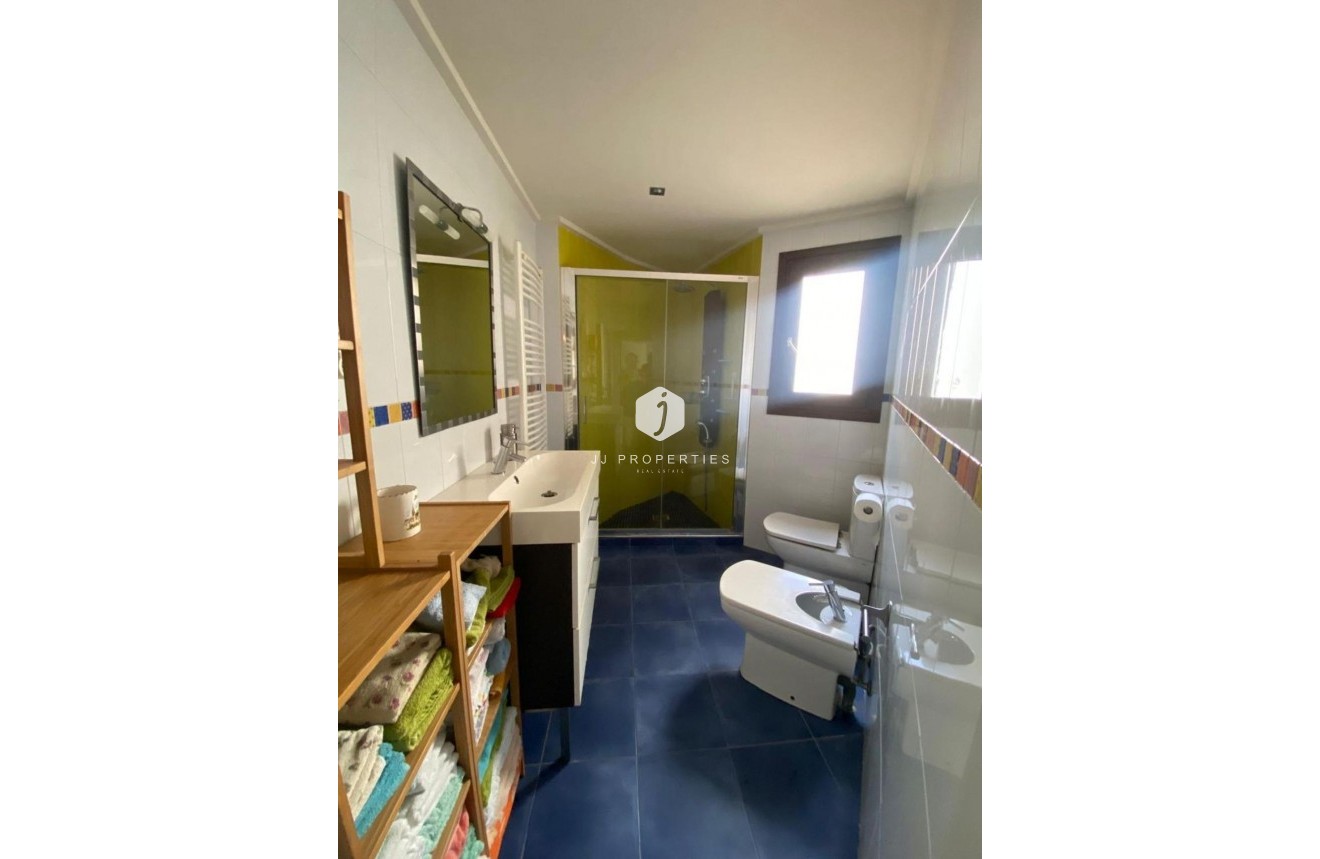 Segunda mano - Villa -
Torrevieja - Centro - Muelle Pesquero