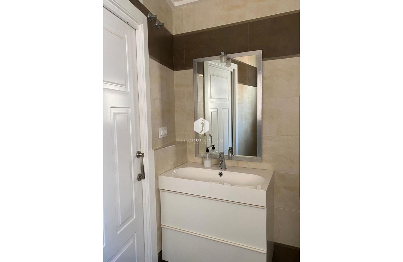 Segunda mano - Villa -
Torrevieja - Centro - Muelle Pesquero