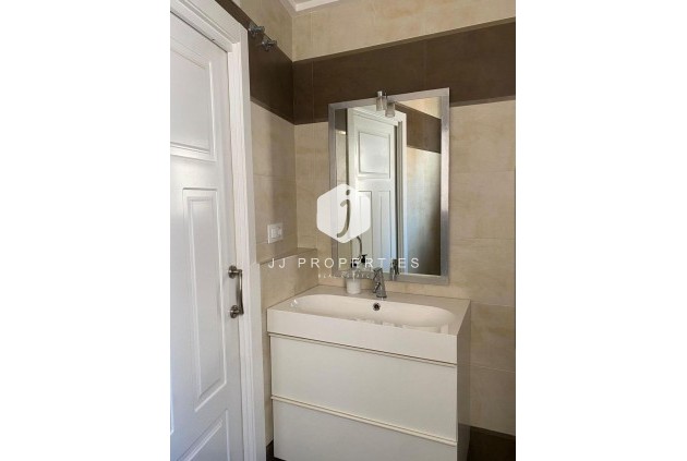 Segunda mano - Villa -
Torrevieja - Centro - Muelle Pesquero