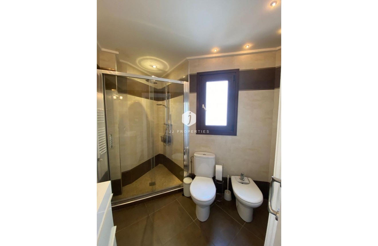 Segunda mano - Villa -
Torrevieja - Centro - Muelle Pesquero