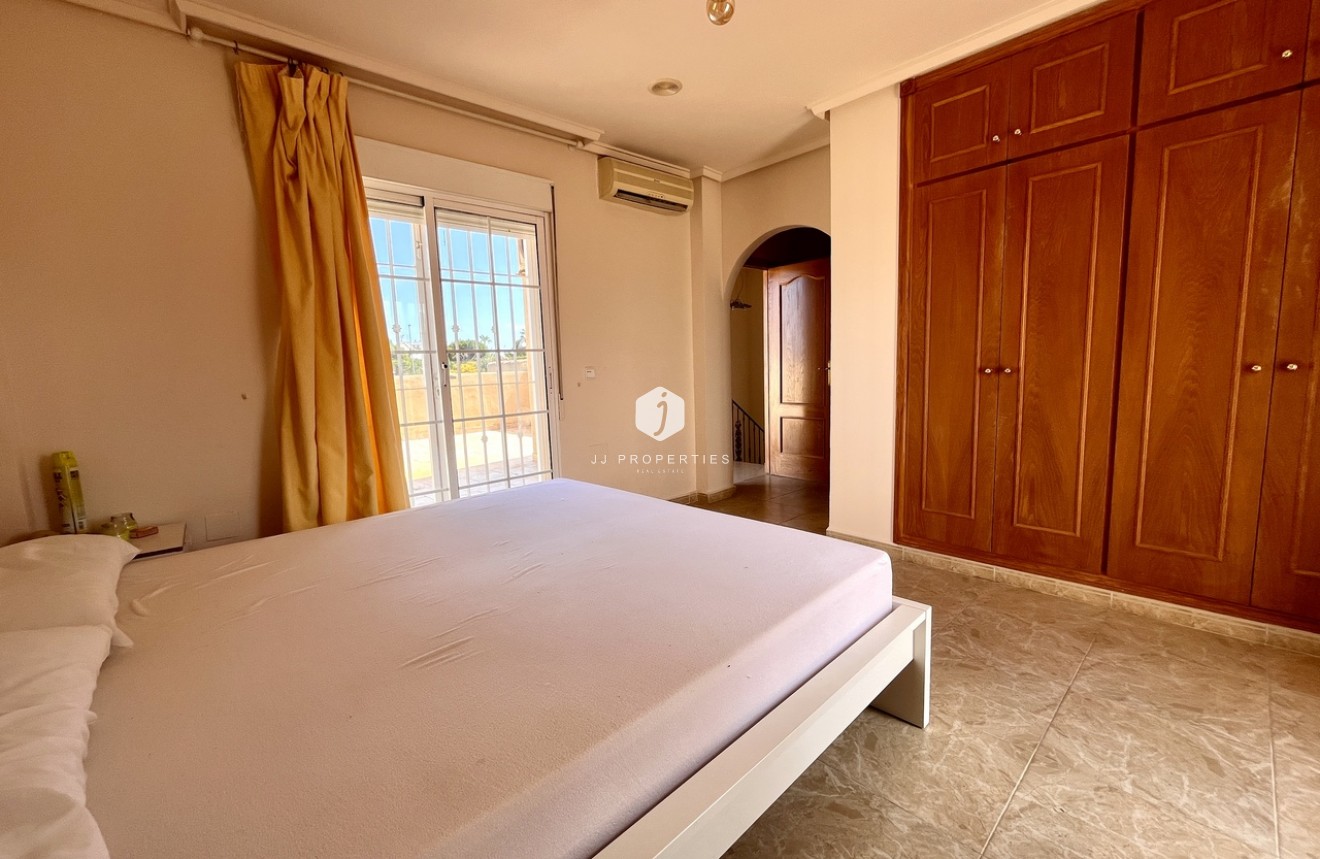 Segunda mano - Villa -
La Zenia - Costa Blanca