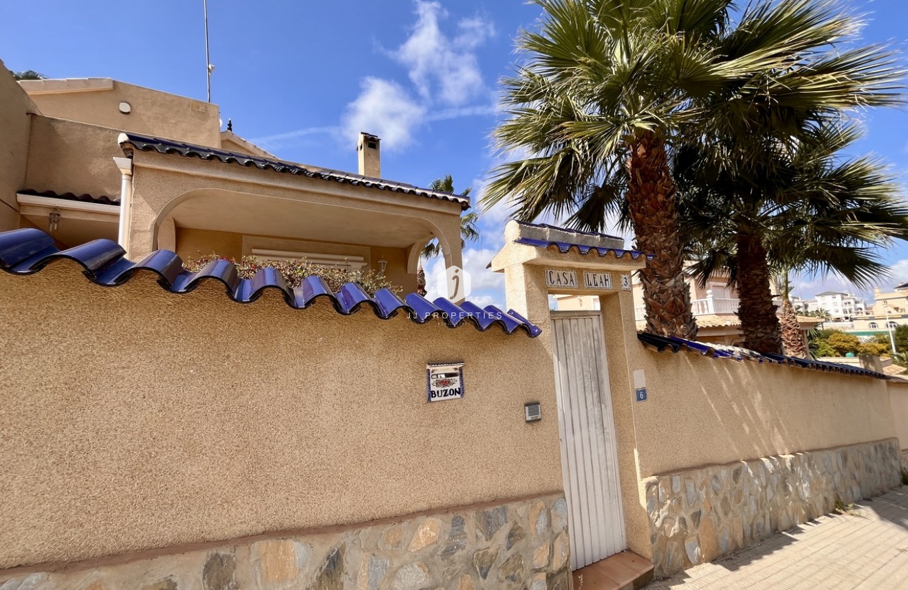 Segunda mano - Villa -
La Zenia - Costa Blanca