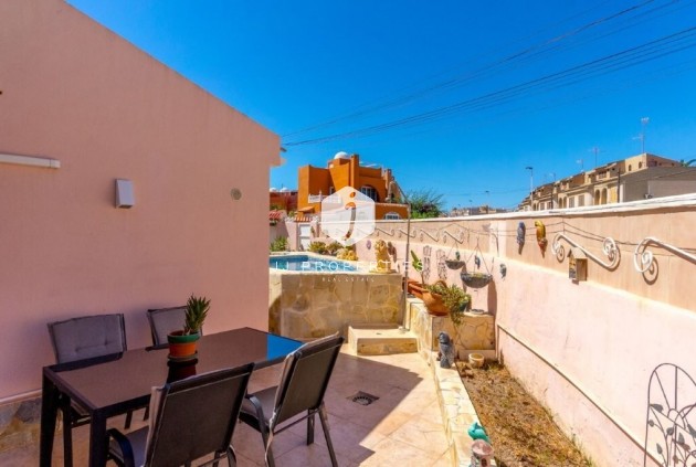 D'occasion - Chalet -
Torrevieja - Los Frutales/ La Rosaleda