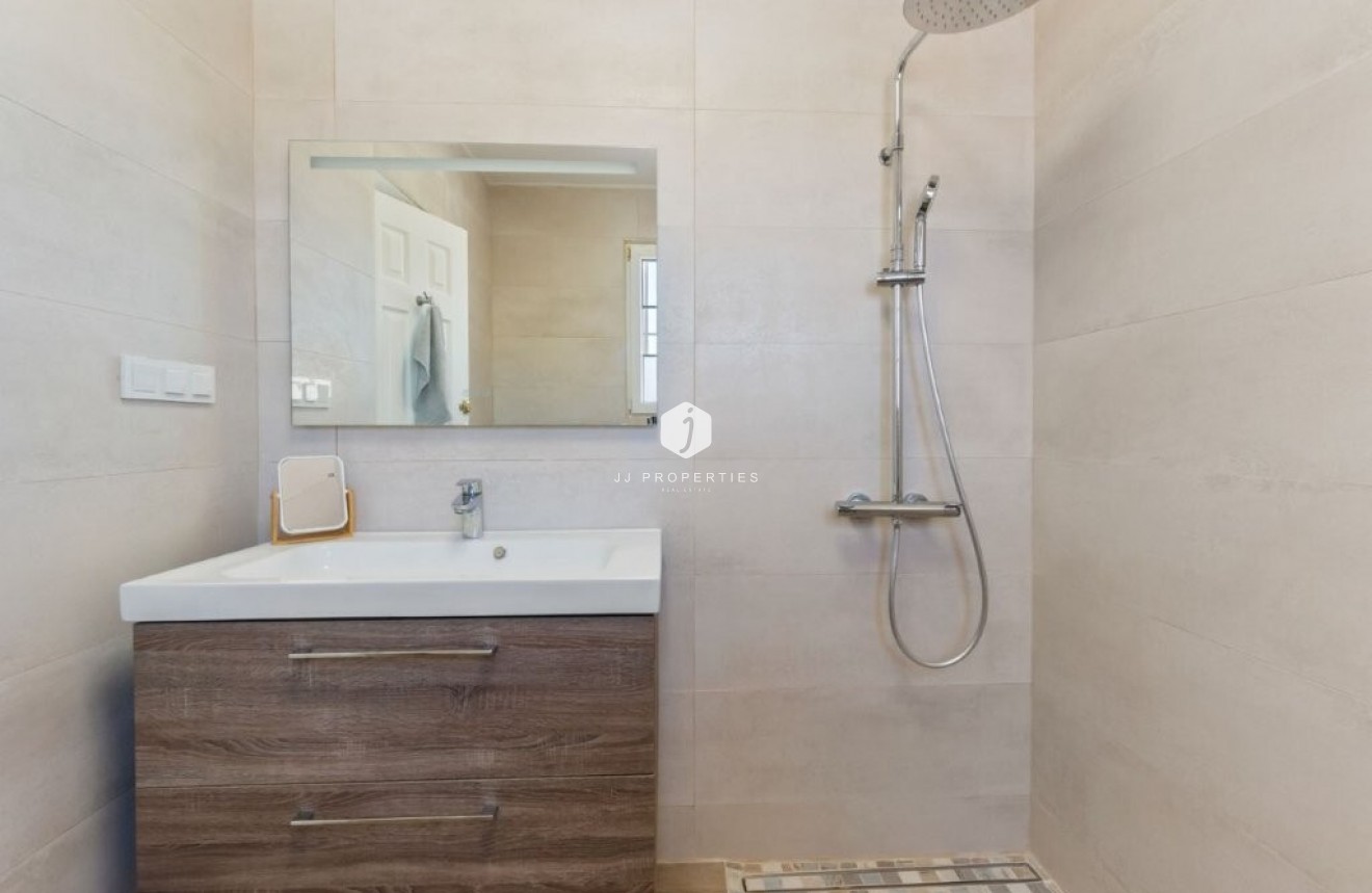 D'occasion - Chalet -
Torrevieja - Los Frutales/ La Rosaleda