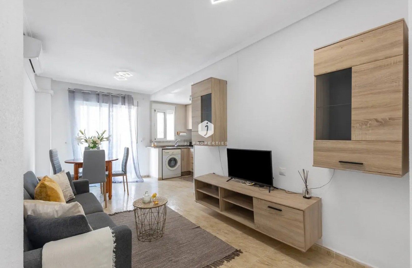 Segunda mano - Apartamento / piso -
Torrevieja