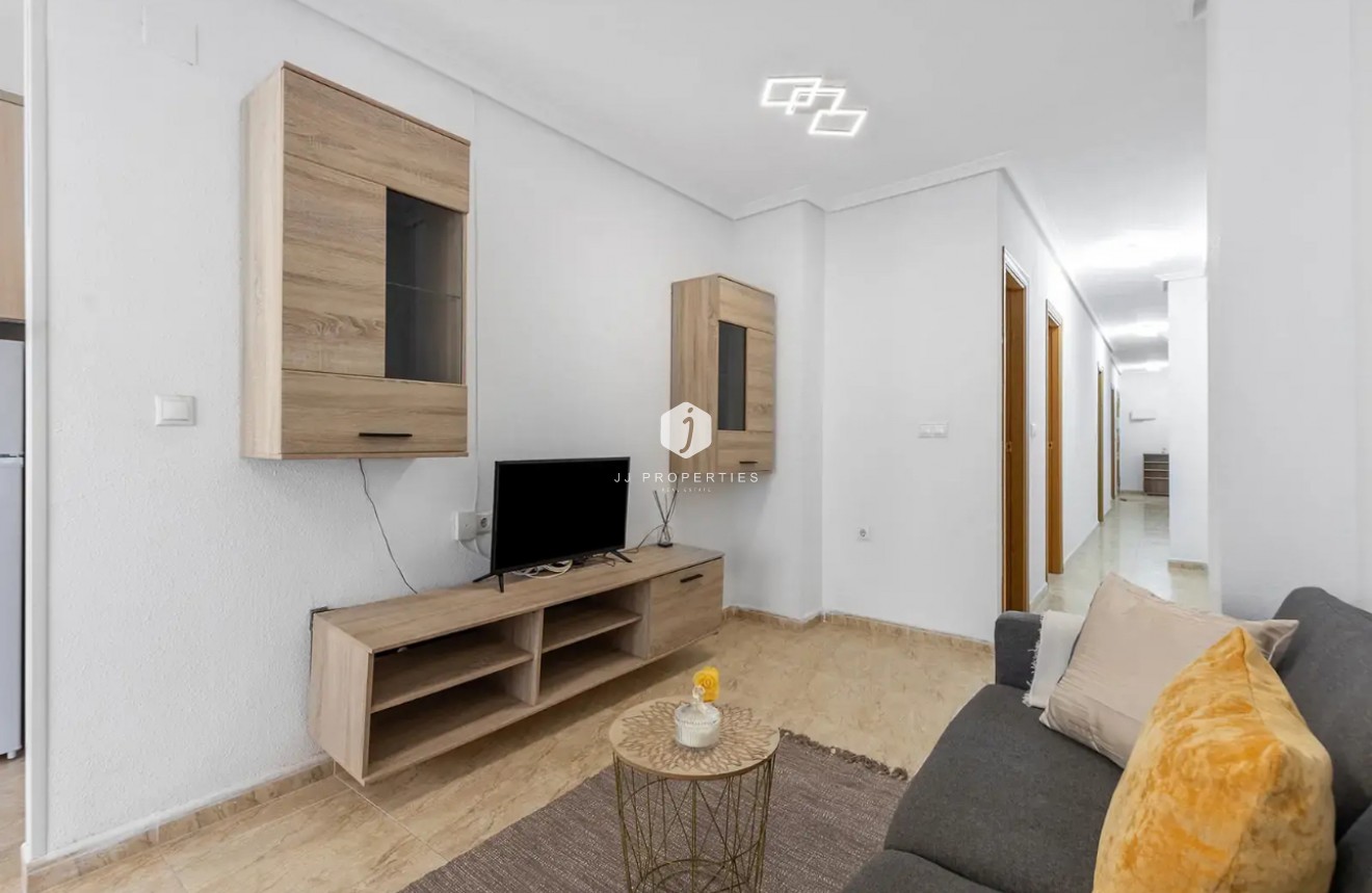 Segunda mano - Apartamento / piso -
Torrevieja