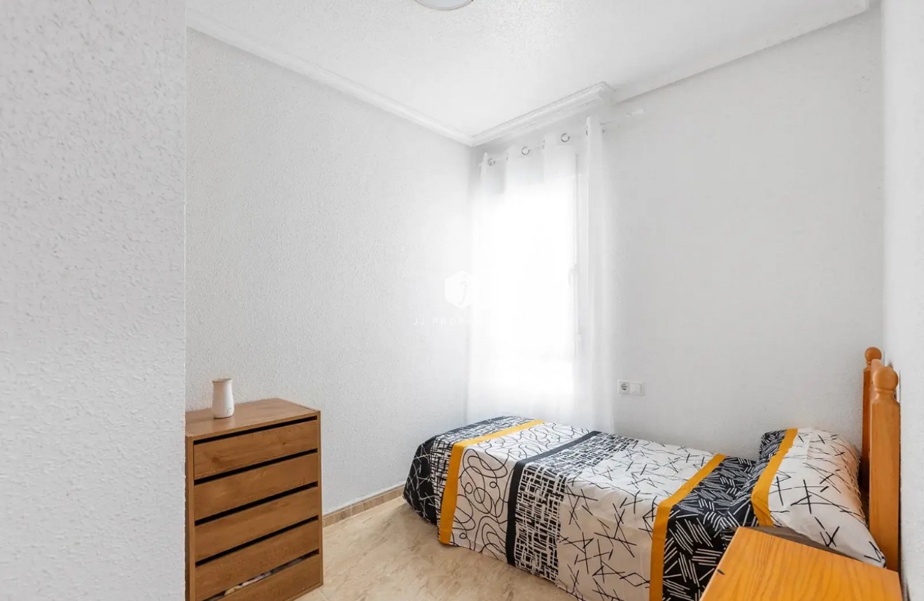 Segunda mano - Apartamento / piso -
Torrevieja