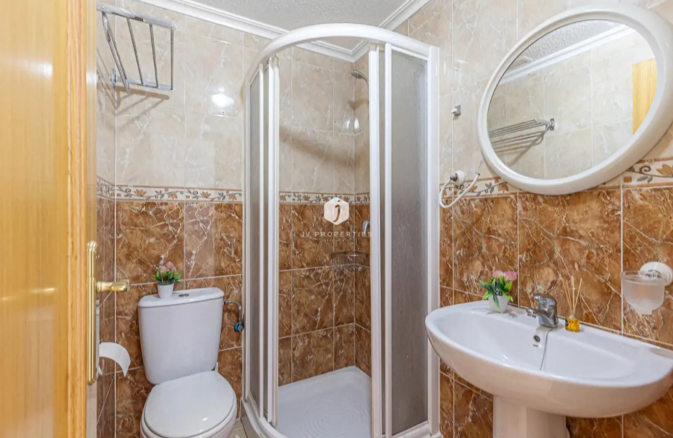 Segunda mano - Apartamento / piso -
Torrevieja