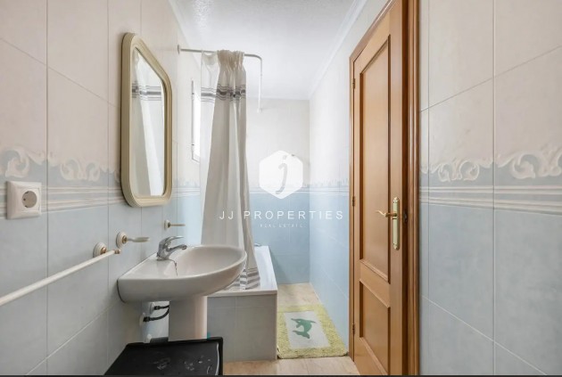 Segunda mano - Apartamento / piso -
Torrevieja