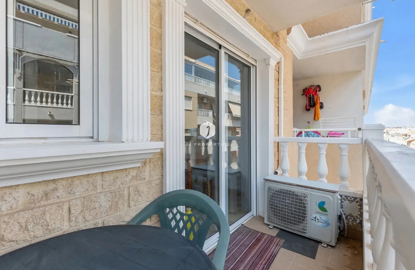 Segunda mano - Apartamento / piso -
Torrevieja