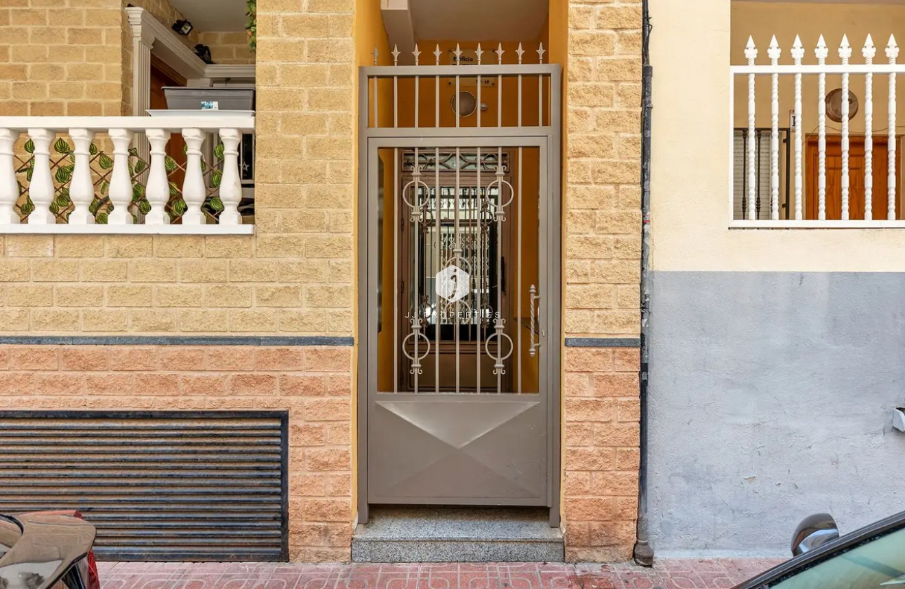 Segunda mano - Apartamento / piso -
Torrevieja