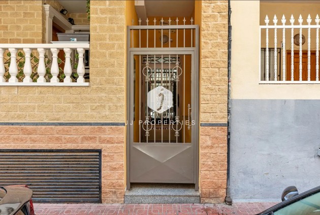 Segunda mano - Apartamento / piso -
Torrevieja