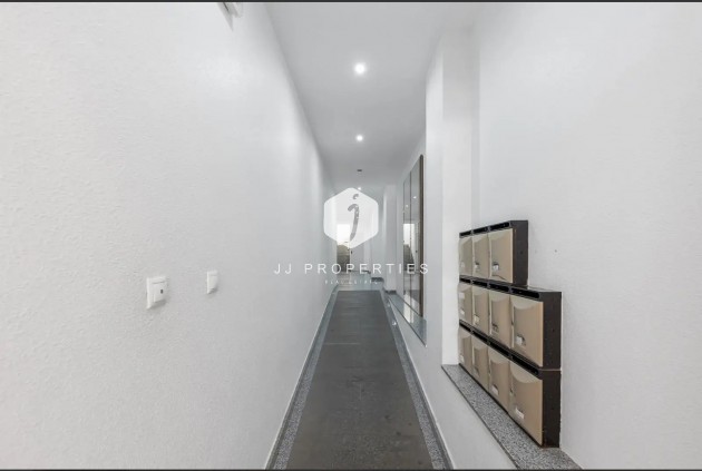 Segunda mano - Apartamento / piso -
Torrevieja