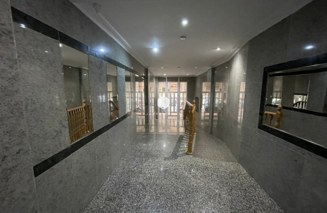 Tweedehands - Appartement / flat -
Torrevieja - Costa Blanca