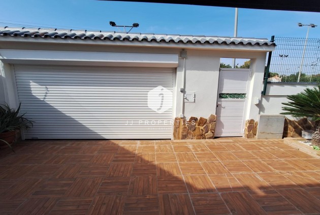 D'occasion - Villa -
Torrevieja - Los Balcones - Los Altos del Edén