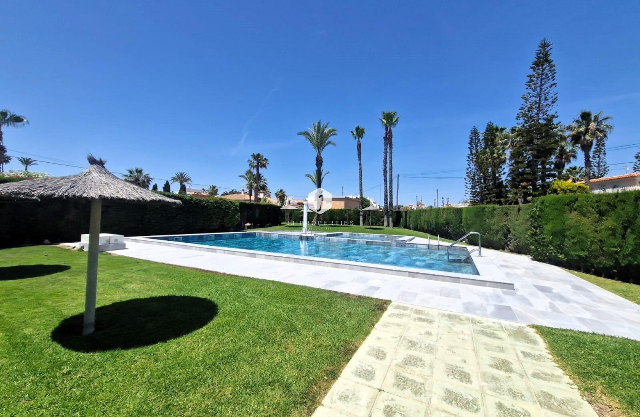 Segunda mano - Apartamento / piso -
Orihuela Costa - Playa Flamenca