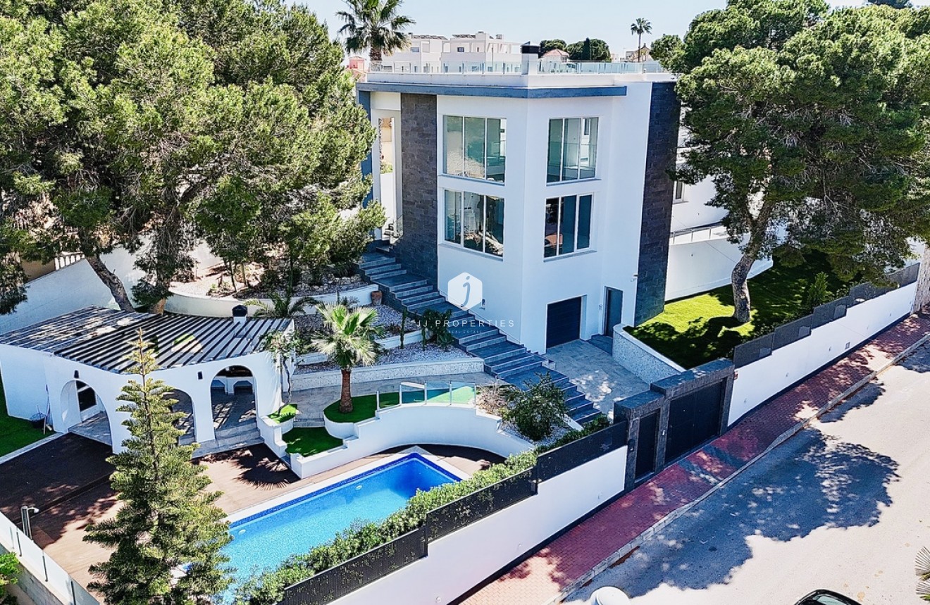 Segunda mano - Villa -
Los Balcones - Costa Blanca