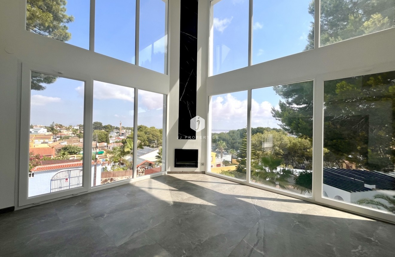 Segunda mano - Villa -
Los Balcones - Costa Blanca