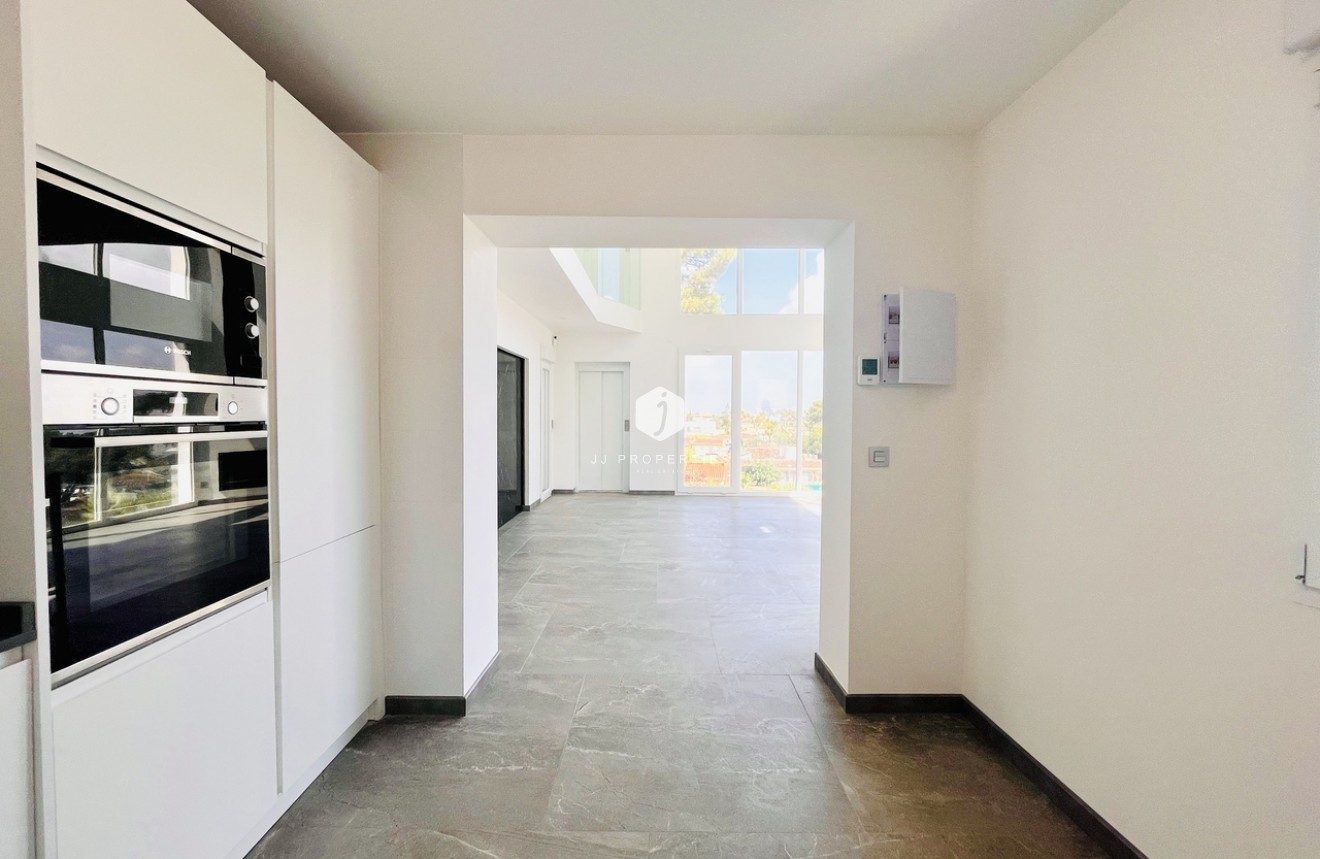 Segunda mano - Villa -
Los Balcones - Costa Blanca