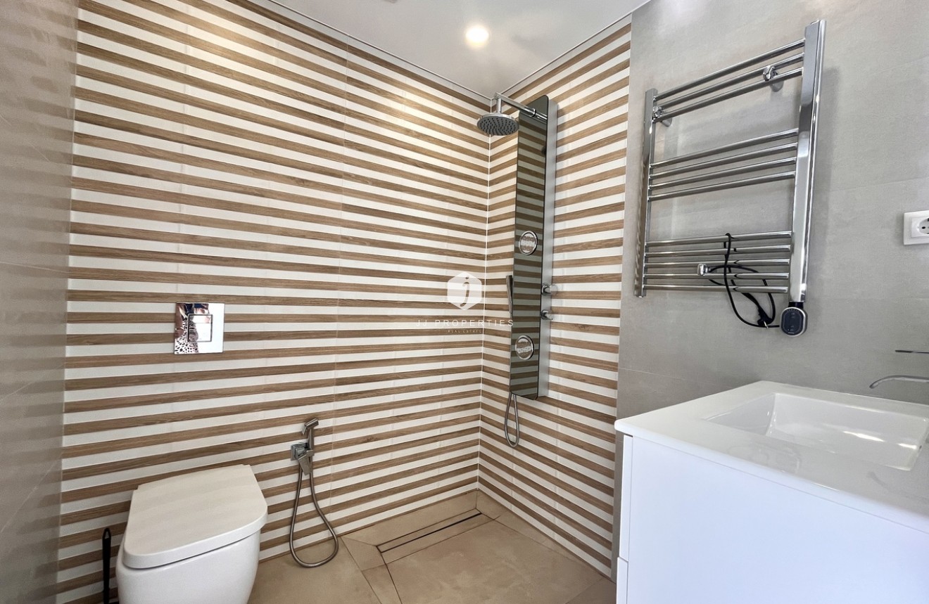 Segunda mano - Villa -
Los Balcones - Costa Blanca