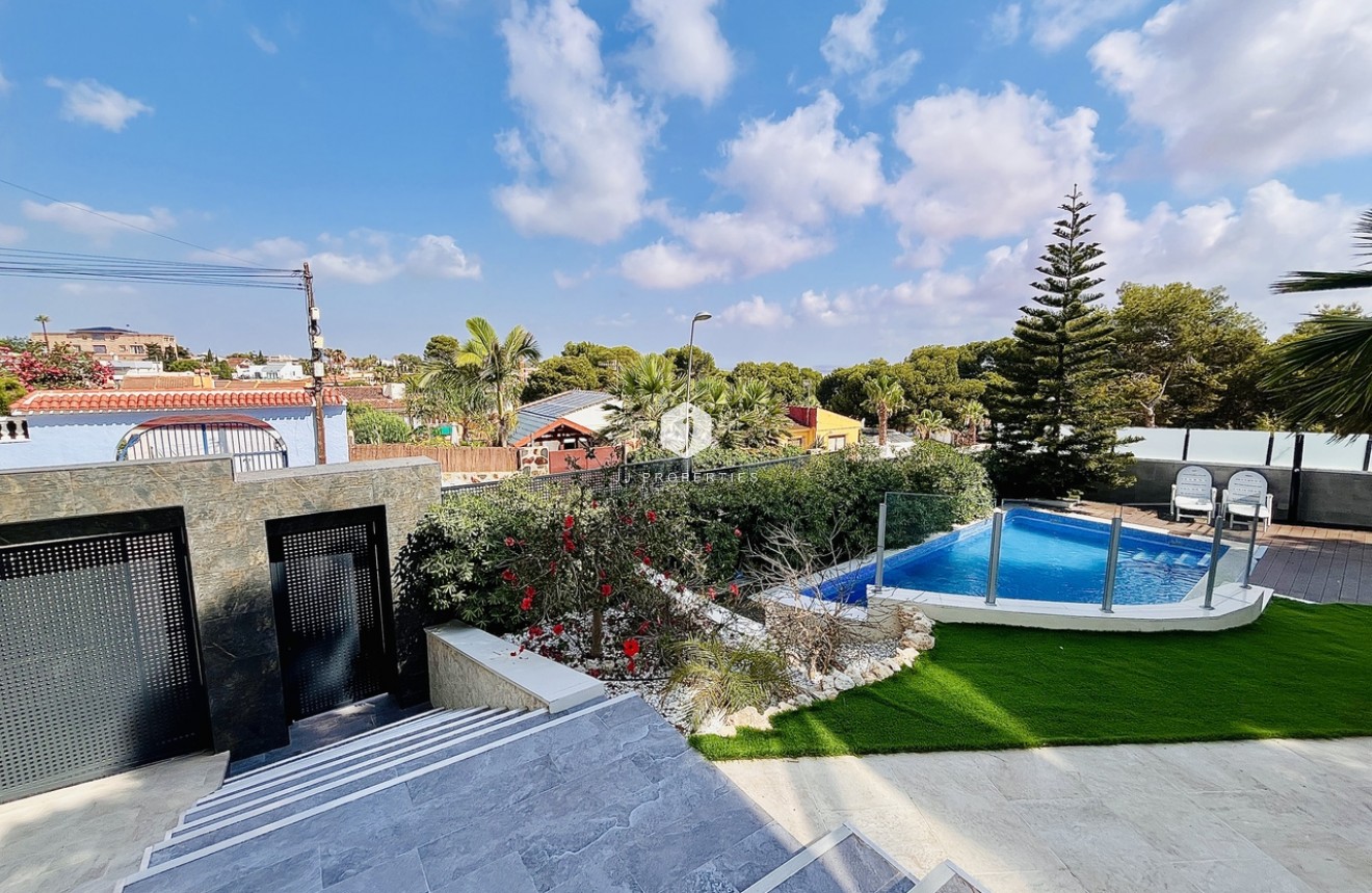 Segunda mano - Villa -
Los Balcones - Costa Blanca