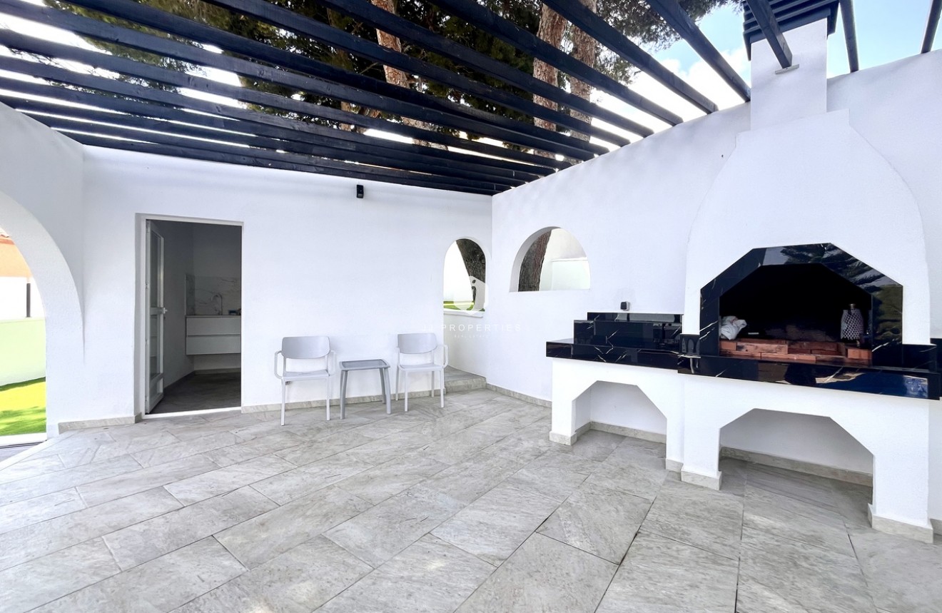 Segunda mano - Villa -
Los Balcones - Costa Blanca