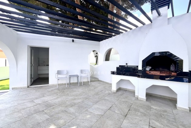 Segunda mano - Villa -
Los Balcones - Costa Blanca