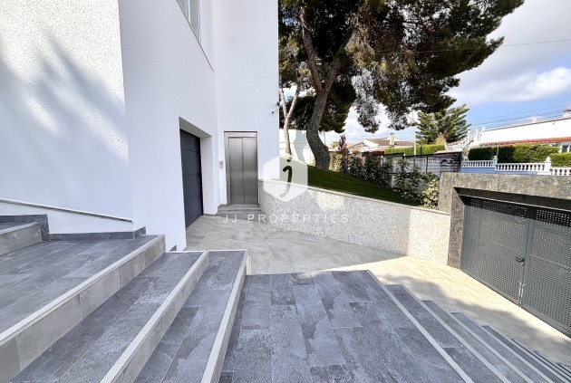 Segunda mano - Villa -
Los Balcones - Costa Blanca