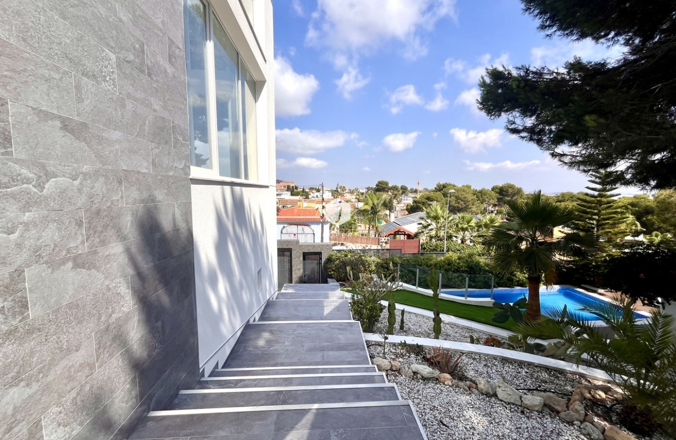 Segunda mano - Villa -
Los Balcones - Costa Blanca