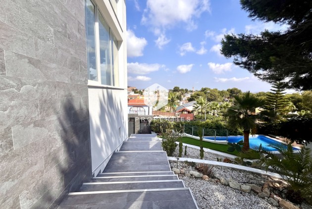 Segunda mano - Villa -
Los Balcones - Costa Blanca