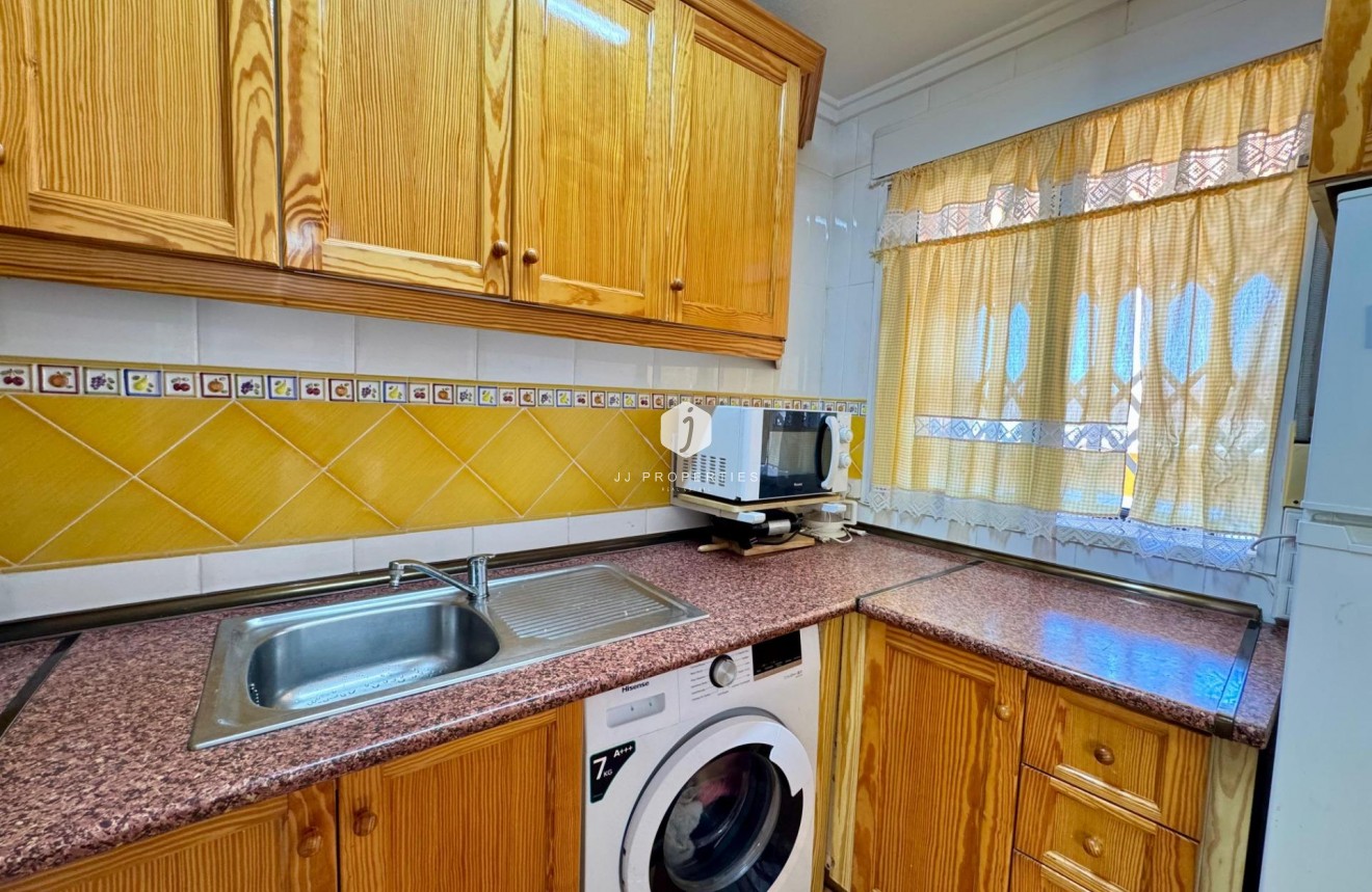 Z drugiej ręki - Daszek -
Torrevieja - Costa Blanca