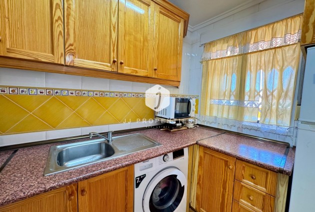 Z drugiej ręki - Daszek -
Torrevieja - Costa Blanca