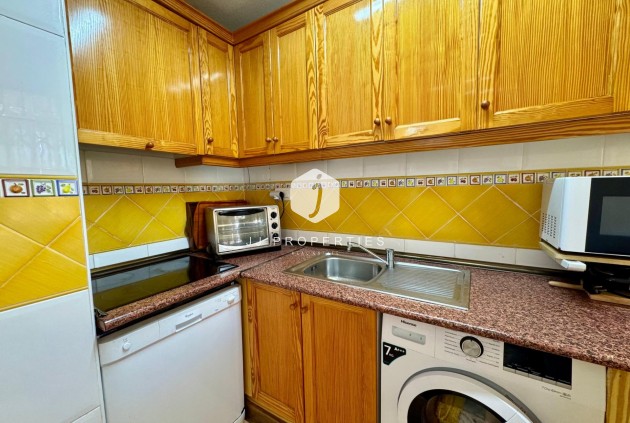 Z drugiej ręki - Daszek -
Torrevieja - Costa Blanca