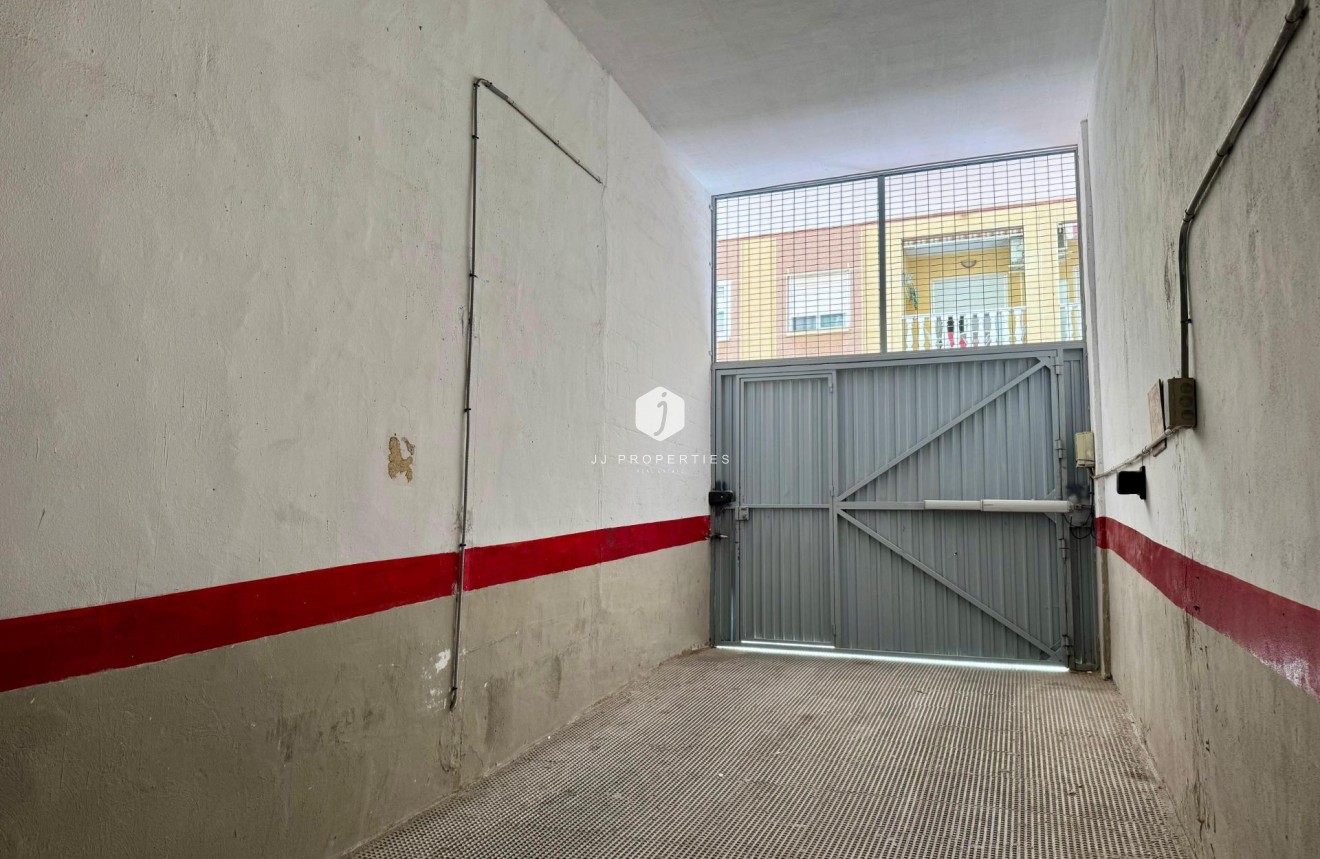 Z drugiej ręki - Daszek -
Torrevieja - Costa Blanca