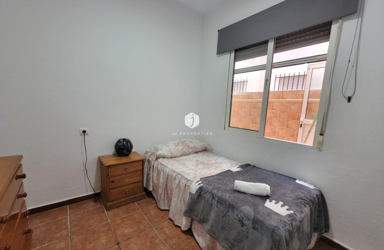 Tweedehands - Bungalow -
Torrevieja - Playa de los Locos