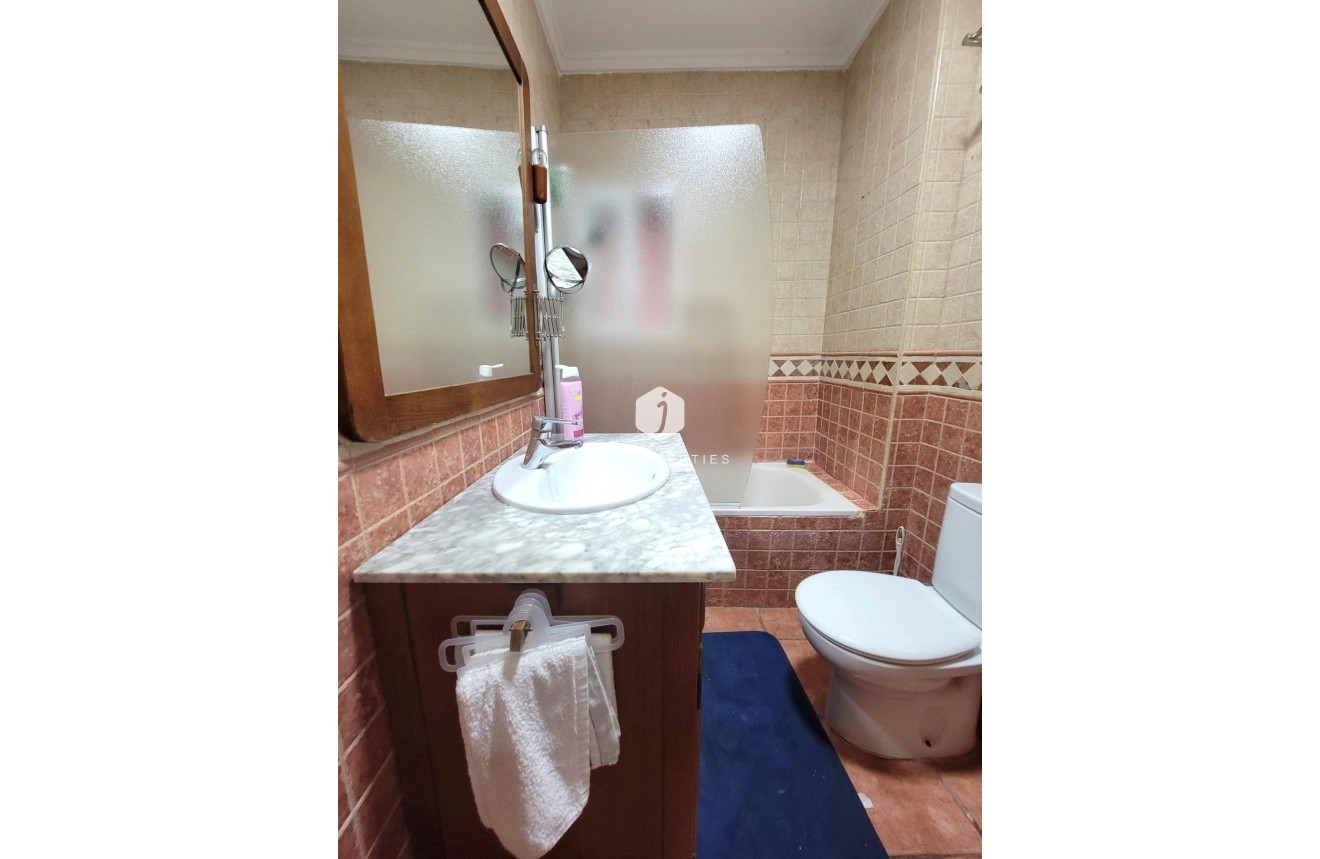 Tweedehands - Bungalow -
Torrevieja - Playa de los Locos