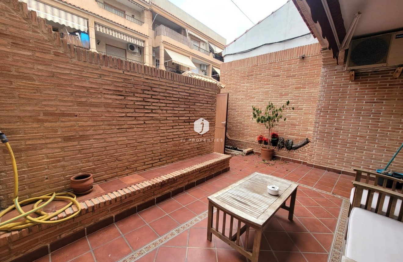 Tweedehands - Bungalow -
Torrevieja - Playa de los Locos