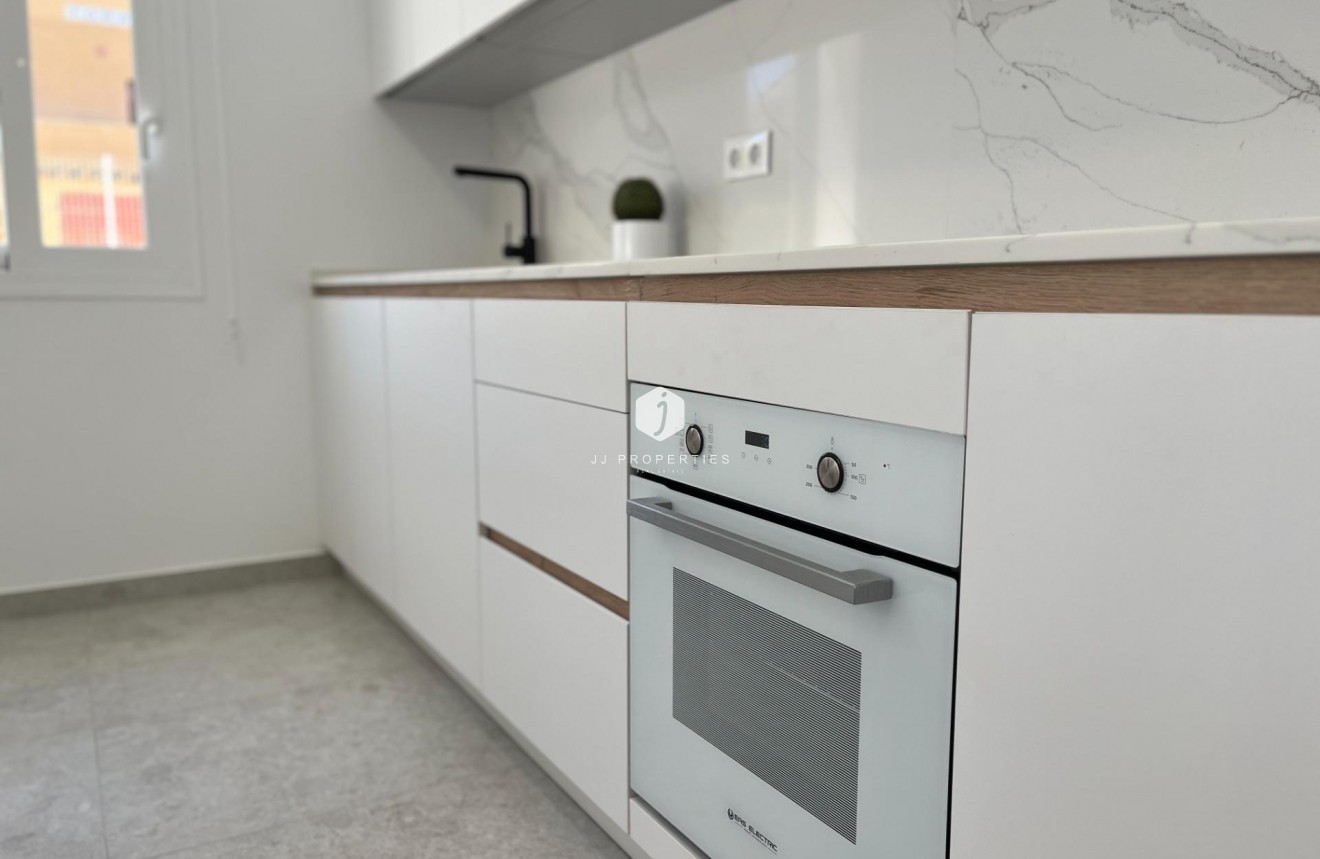 D'occasion - Appartement -
Torrevieja - aguas nuevas