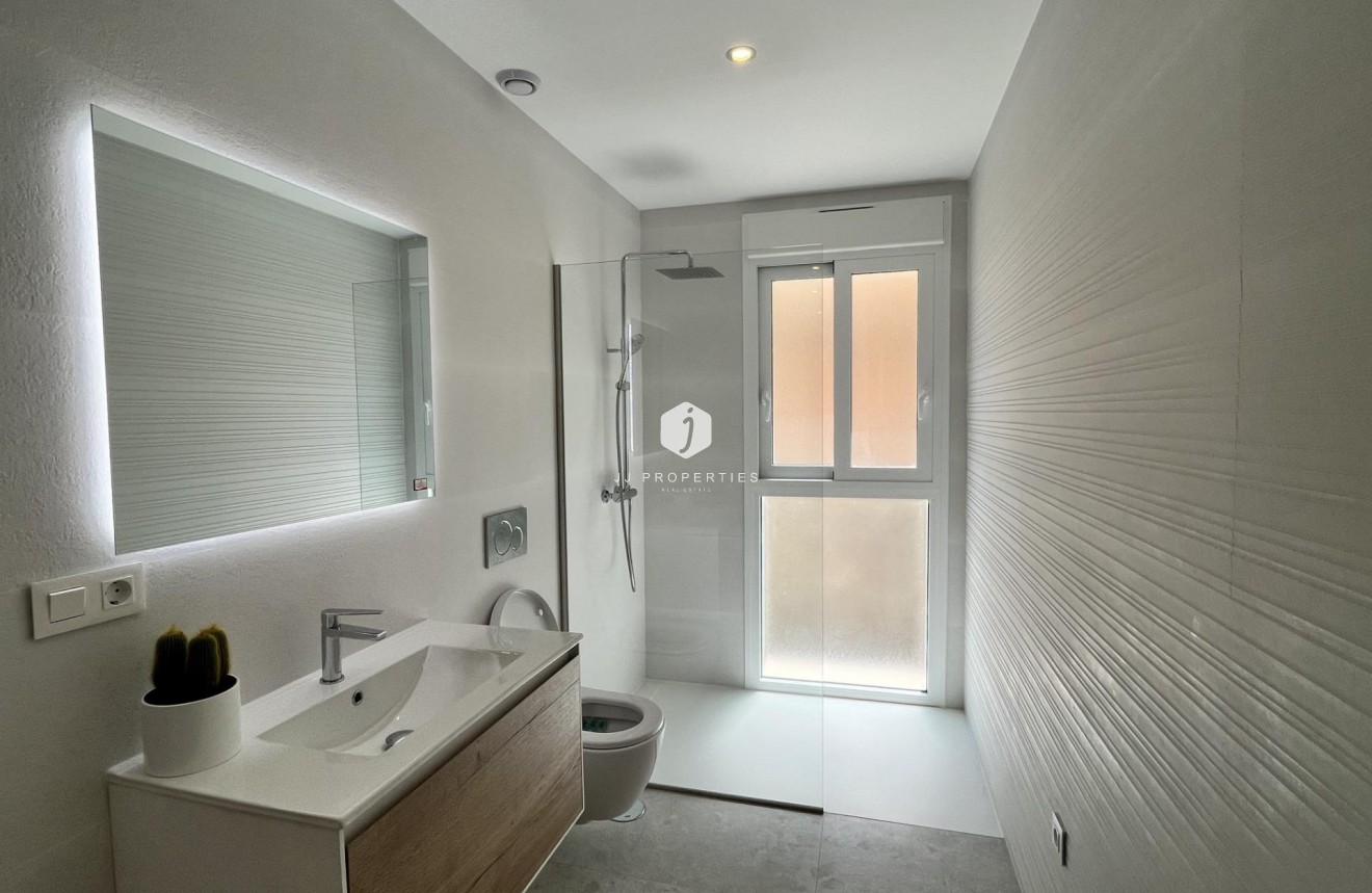 D'occasion - Appartement -
Torrevieja - aguas nuevas