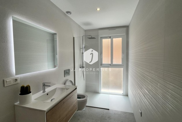 D'occasion - Appartement -
Torrevieja - aguas nuevas