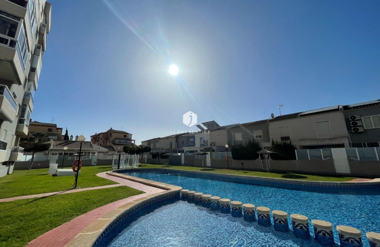 D'occasion - Appartement -
Torrevieja - aguas nuevas
