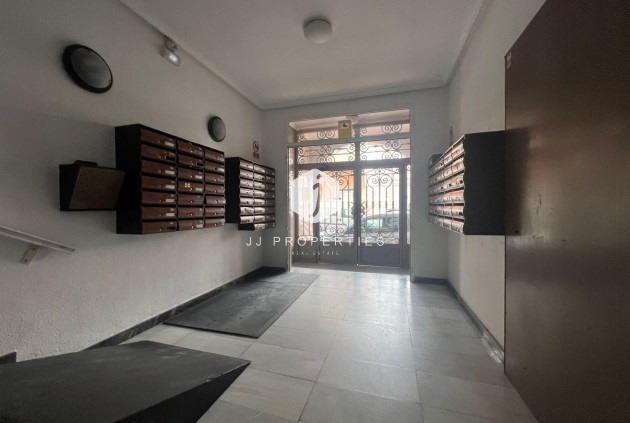 Segunda mano - Apartamento / piso -
Torrevieja - El molino