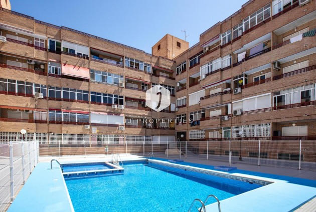 Segunda mano - Apartamento / piso -
Torrevieja - Playa de los Locos