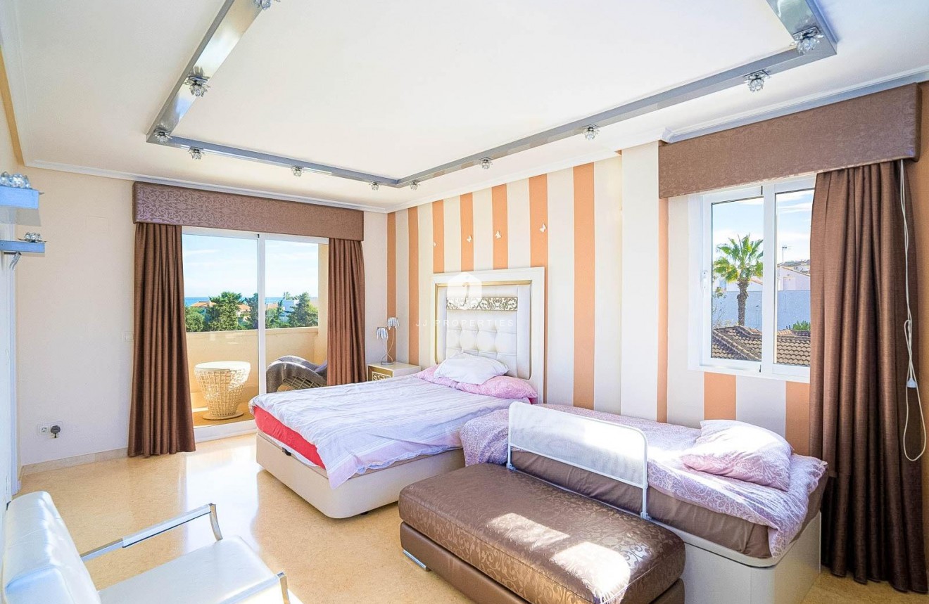 Segunda mano - Villa -
Torrevieja - Torre la mata