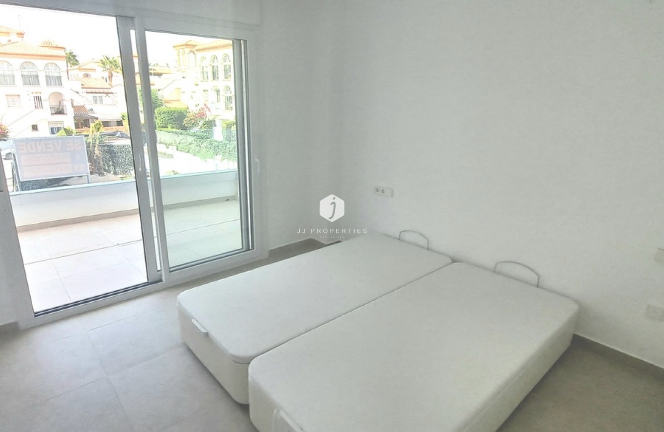 Segunda mano - Apartamento / piso -
Playa Flamenca - Costa Blanca