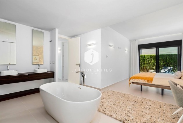 Tweedehands - Villa -
Orihuela Costa - Campoamor